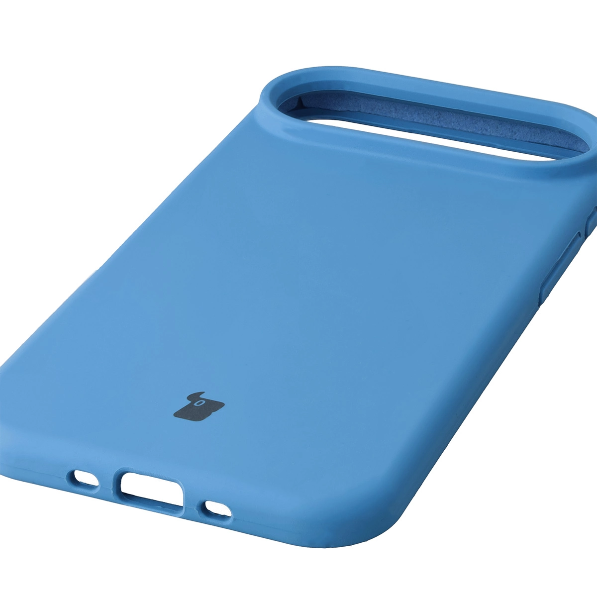 Zbliżenie na precyzyjne wycięcia i możliwość ładowania indukcyjnego w etui Bizon Soft Case do Apple iPhone 17 Air