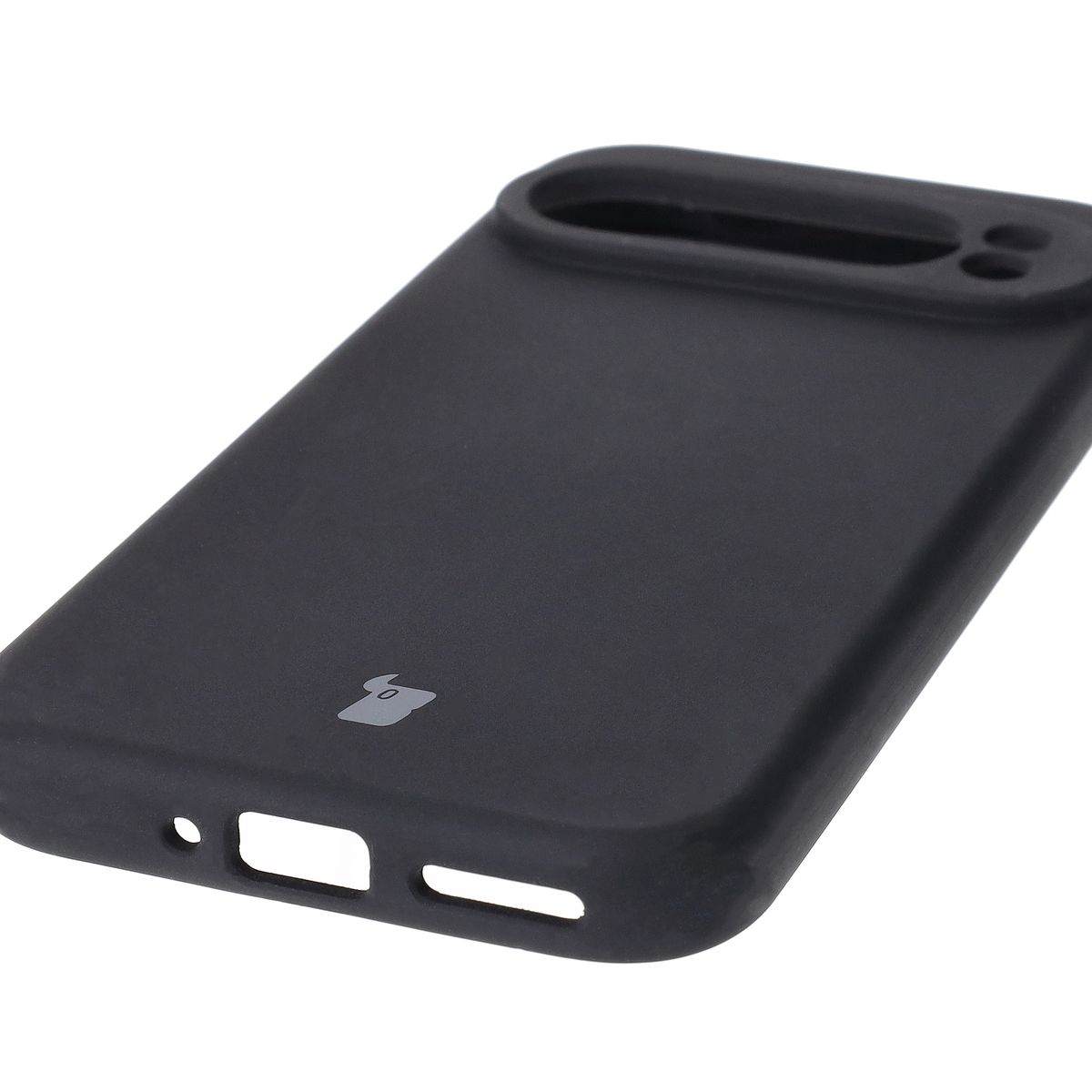 Zbliżenie na precyzyjne wycięcia i możliwość ładowania indukcyjnego w etui Bizon Soft Case
