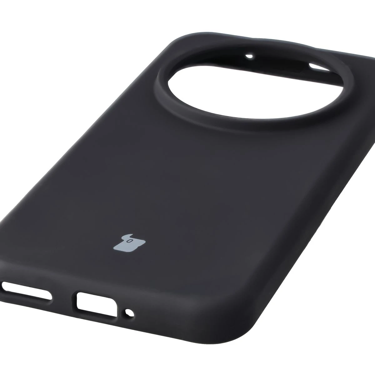 Zbliżenie na precyzyjne wycięcia i możliwość ładowania indukcyjnego w etui Bizon Soft Case do Honor Magic8 Pro