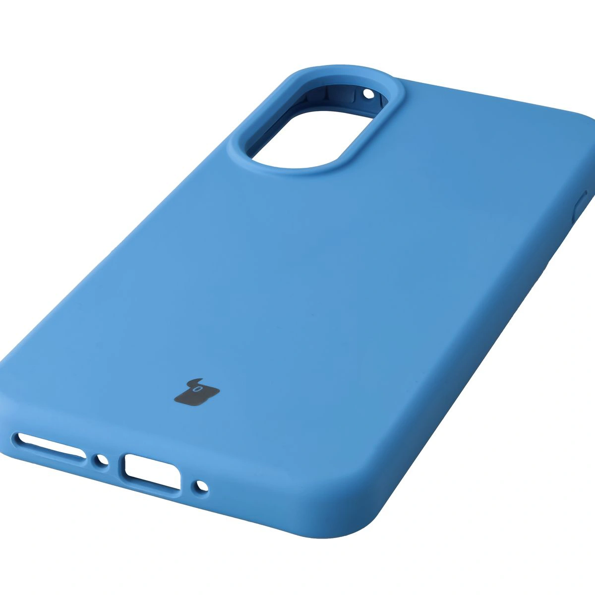 Zbliżenie na precyzyjne wycięcia i możliwość ładowania indukcyjnego w etui Bizon Soft Case do OnePlus Nord 5