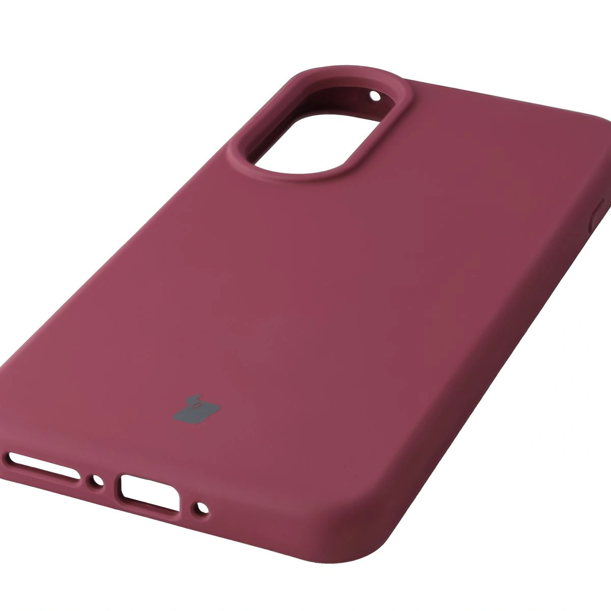 Zbliżenie na precyzyjne wycięcia i możliwość ładowania indukcyjnego w etui Bizon Soft Case do OnePlus Nord 5