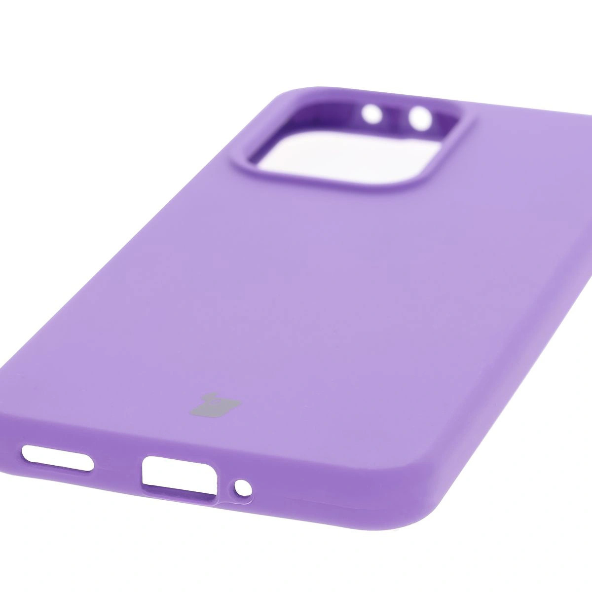 Zbliżenie na precyzyjne wycięcia i możliwość ładowania indukcyjnego w etui Bizon Soft Case do Oppo Reno13 Pro