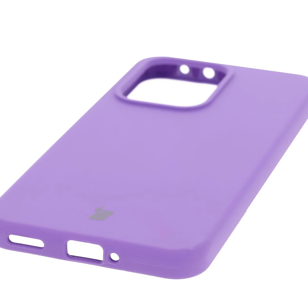 Zbliżenie na precyzyjne wycięcia i możliwość ładowania indukcyjnego w etui Bizon Soft Case do Oppo Reno13