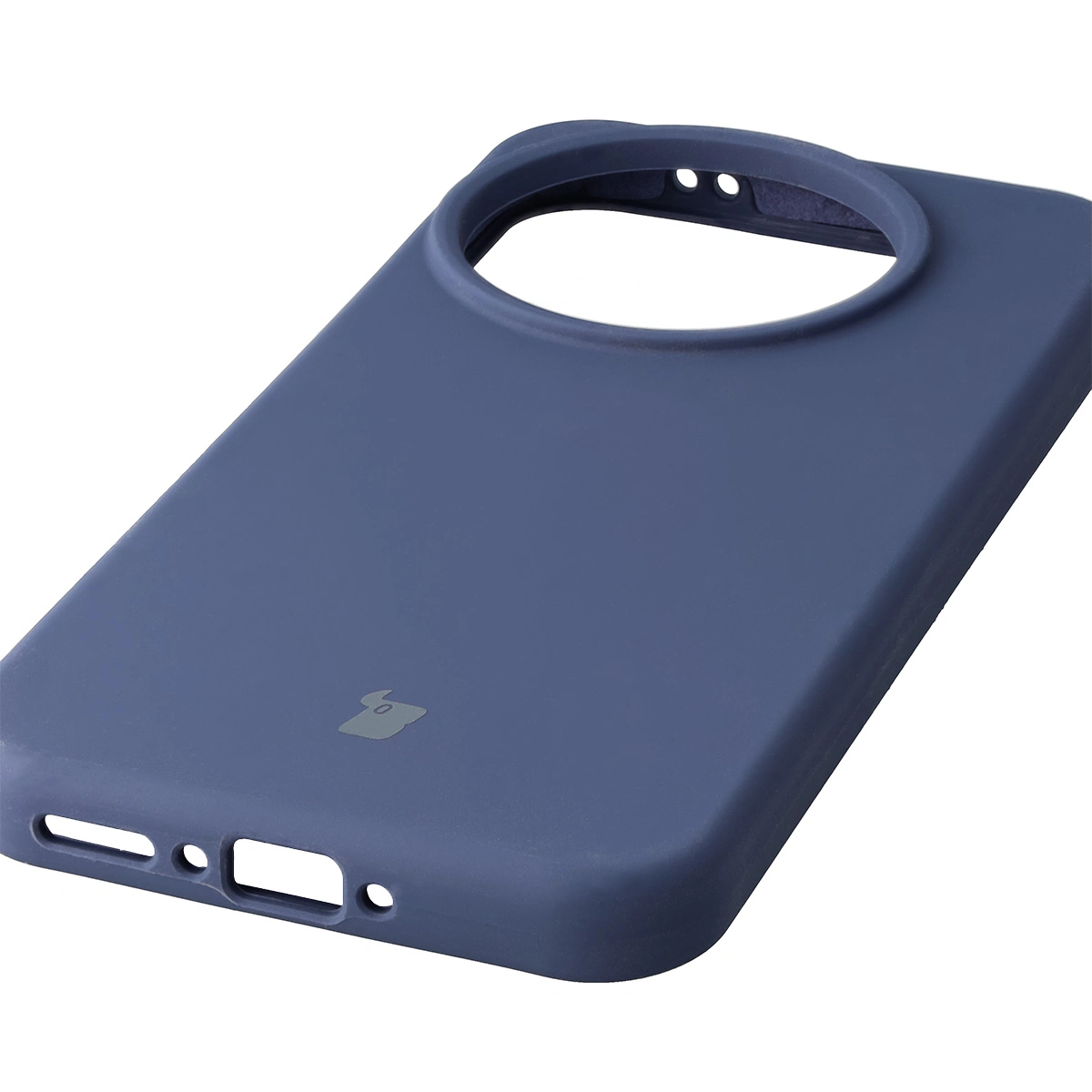 Zbliżenie na precyzyjne wycięcia i możliwość ładowania indukcyjnego w etui Bizon Soft Case do Realme GT 8 Pro