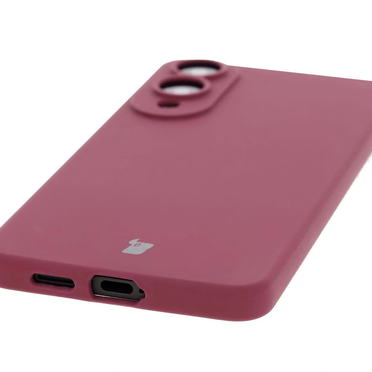 Zbliżenie na precyzyjne wycięcia i możliwość ładowania indukcyjnego w etui Bizon Soft Case do Samsung Galaxy S25 Edge