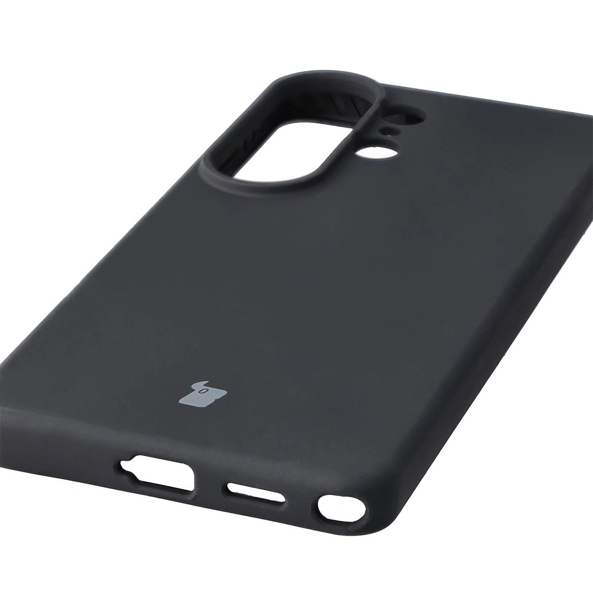 Zbliżenie na precyzyjne wycięcia i możliwość ładowania indukcyjnego w etui Bizon Soft Case do Samsung Galaxy S26 Ultra
