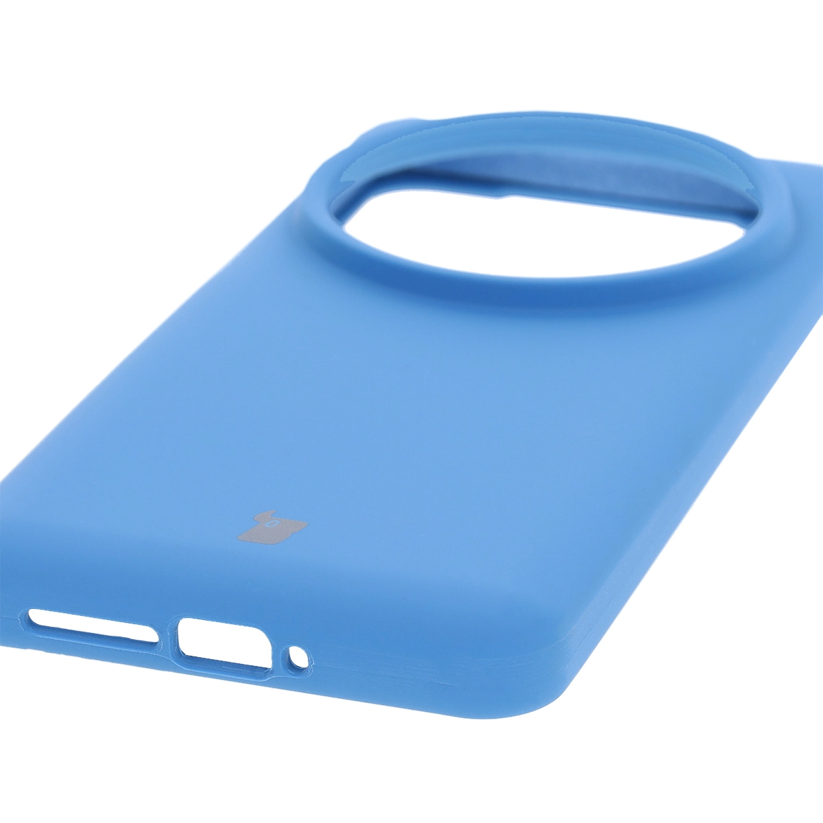 Zbliżenie na precyzyjne wycięcia i możliwość ładowania indukcyjnego w etui Bizon Soft Case do Xiaomi 15 Ultra