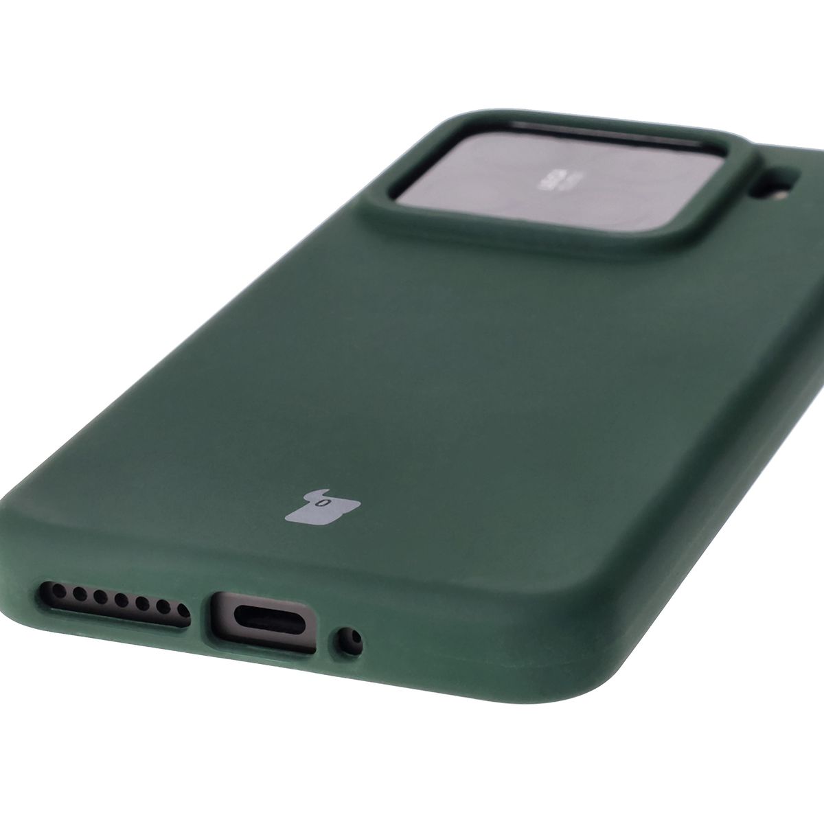 Zbliżenie na precyzyjne wycięcia i możliwość ładowania indukcyjnego w etui Bizon Soft Case