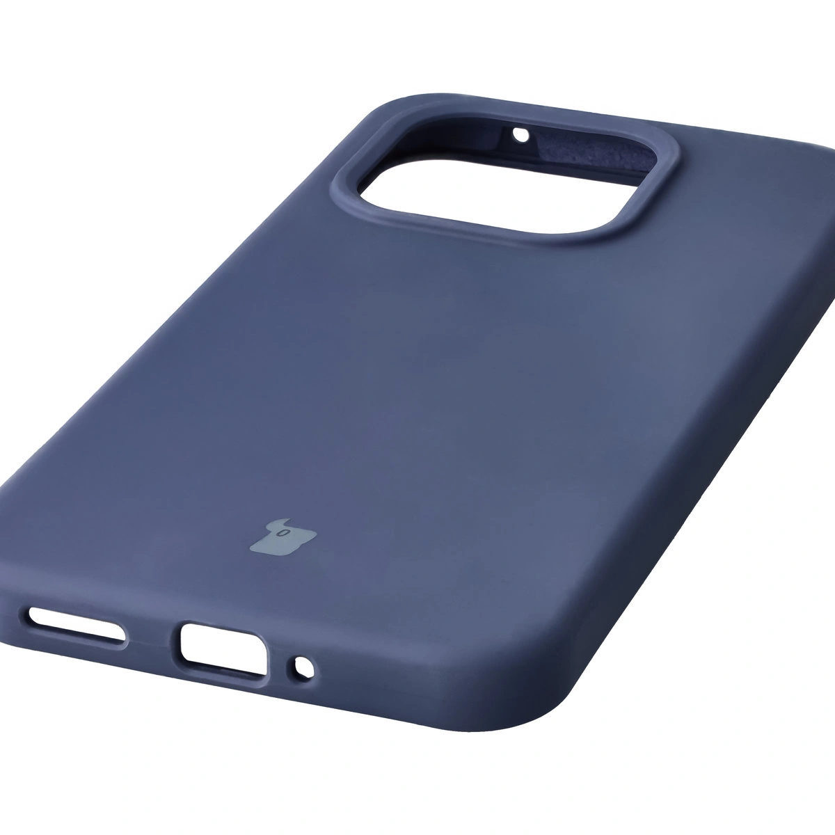 Zbliżenie na precyzyjne wycięcia i możliwość ładowania indukcyjnego w etui Bizon Soft Case do Xiaomi 15T