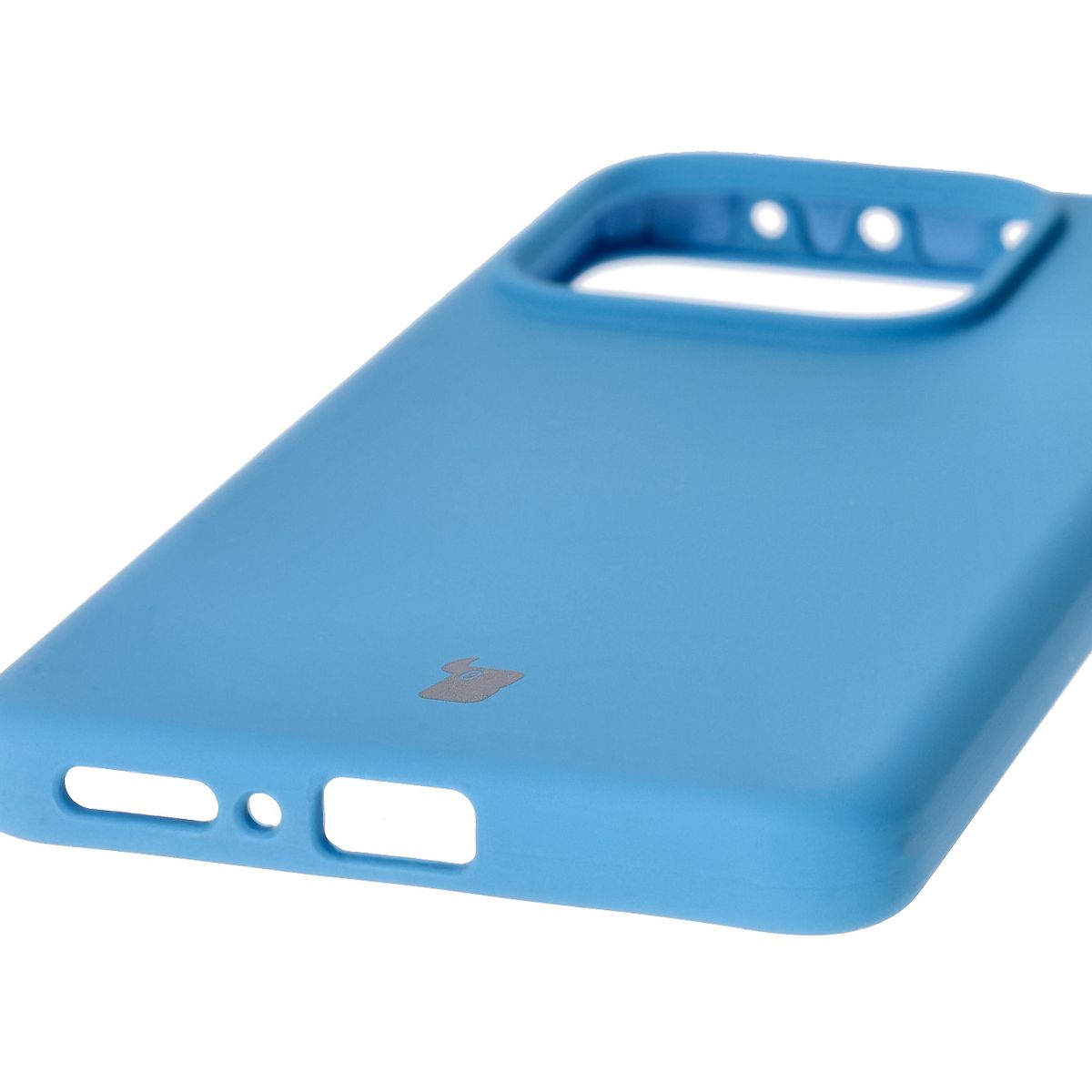 Zbliżenie na precyzyjne wycięcia i możliwość ładowania indukcyjnego w etui Bizon Soft Case