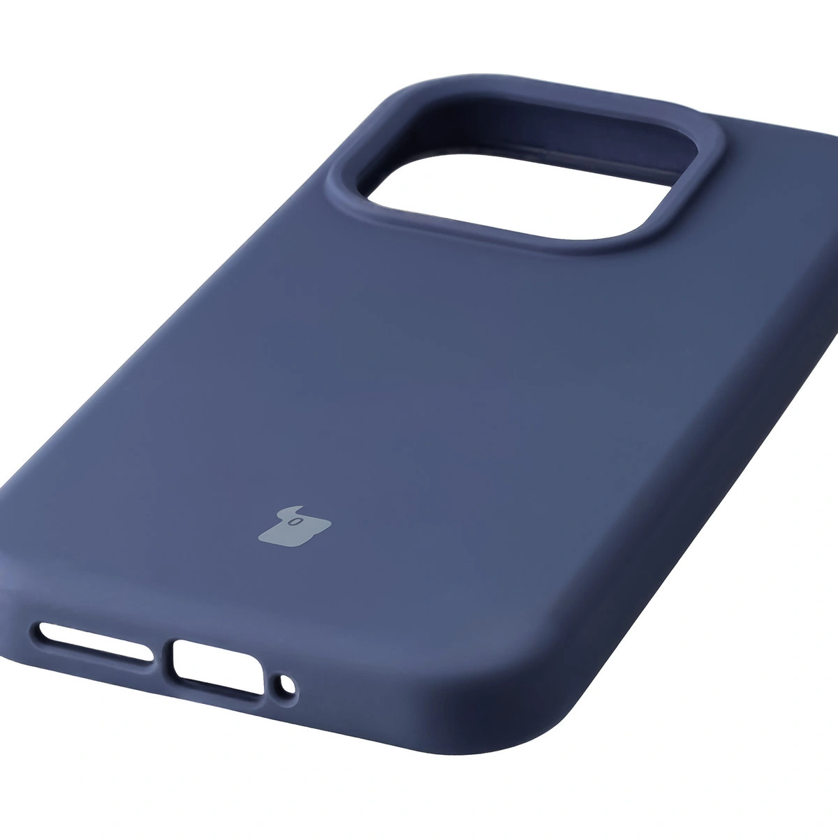 Zbliżenie na precyzyjne wycięcia i możliwość ładowania indukcyjnego w etui Bizon Soft Case do Xiaomi 17