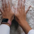crong-liquid-band-apple-watch-42-41-40-38-mm-dusty-pink-04.jpg