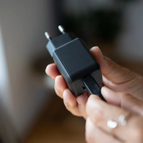 Ładowarka sieciowa Xtorm NextGen 70 W GaN, USB-C PD + USB-A, czarna (10/10)