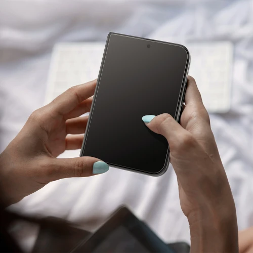 Szkło prywatyzujące do etui + Aplikator Spigen Glas.tR EZ Fit Pro Privacy 1-Pack (AC) do iPhone Duo (9/15)