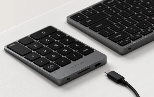 satechi-bluetooth-extended-keypad-black-12.jpg