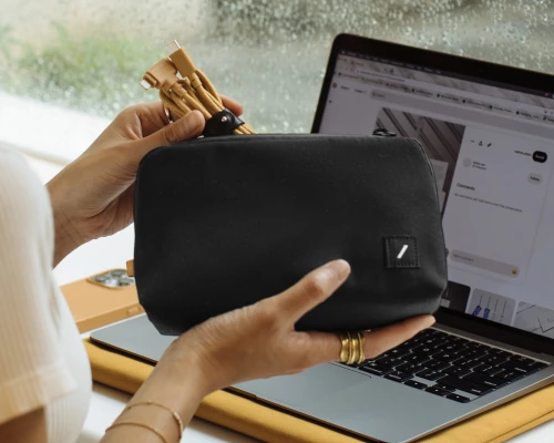 Organizer na akcesoria mobilne / kable, Native Union W.F.A Stow Lite Organizer, czarne (3/6)