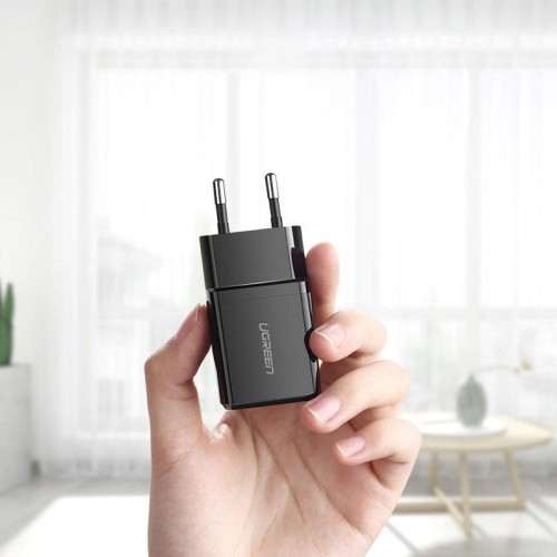 ladowarka-sieciowa-ugreen-usb-a-2,1a-czarna-02.jpg