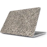 Etui Burga Almond Latte Tough do MacBook Air 13.6" M5 / M4 / M3 / M2, beżowy z czarnymi kropkami