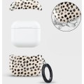 etui-burga-airpods-4-almond-latte-05.jpg