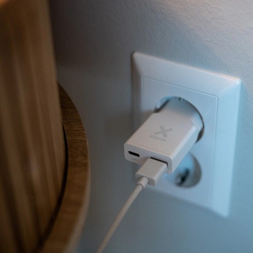 xtorm-sline-line-go2-charger-33w-white-08.jpg