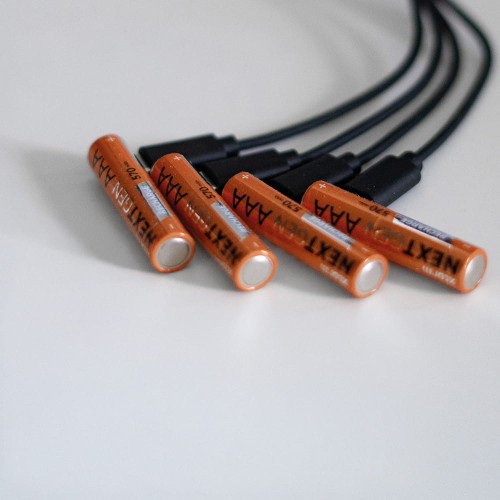 xtorm-usb-rechargable-batteries-nexgen-aaa-usb-c-4-pack-orange-04.jpg