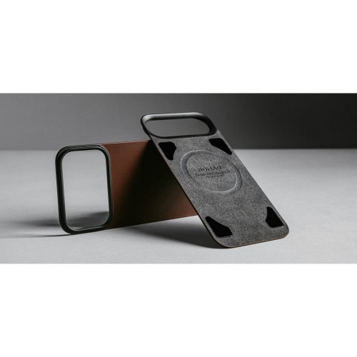 nomad-magnetic-leather-back-iphone-17-pro-magsafe-brown-05.jpg