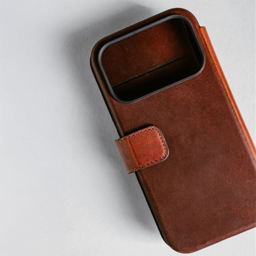 nomad-modern-leather-folio-iphone-17-pro-horween-olde-dublin-10.jpg
