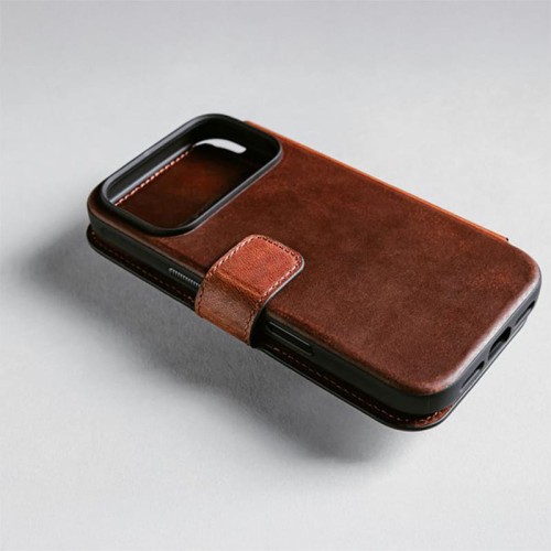 nomad-modern-leather-folio-iphone-17-pro-horween-olde-dublin-11.jpg