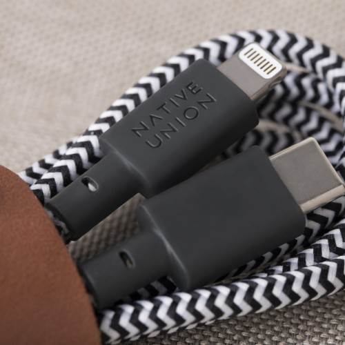 native-union-belt-cable-usb-c-lightning-120cm-zebra-12.jpg