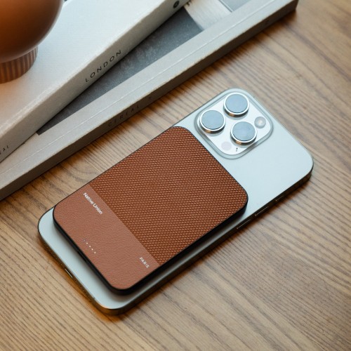 native-union-reclassic-powerbank-5000mah-tan-06.jpg