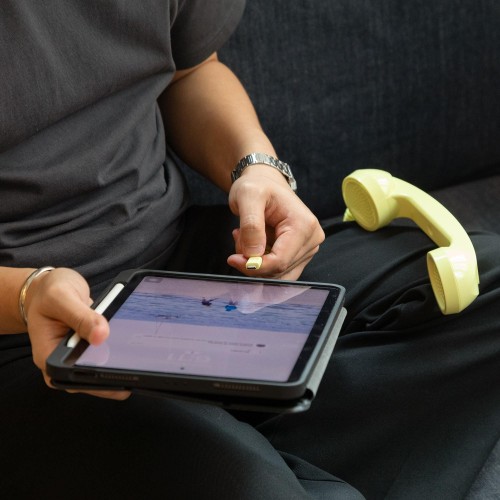 native-union-pop-phone-usb-c-lemon-05.jpg