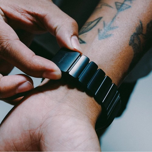 nomad-stratos-band-titanium-apple-watch-45-46-49mm-black-06.jpg