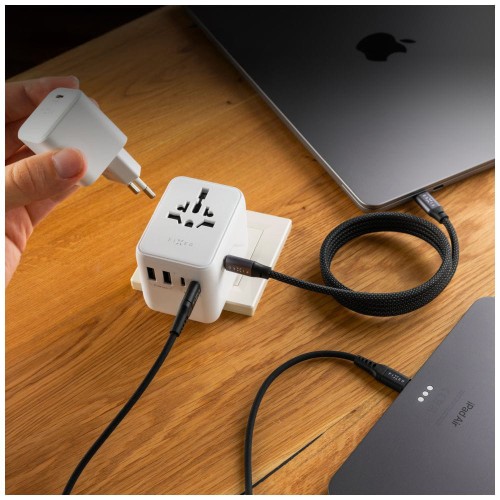 fixed-voyager-world-adapter-3x-usb-c-2x-usb-a-gan-70w-white-06.jpg