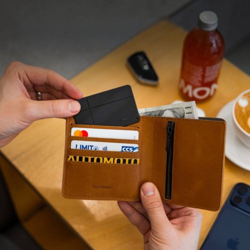 fixed-mi-card-pro-find-my-find-hub-black-07.jpg