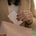 satechi-findall-card-apple-find-my-rose-05.jpg