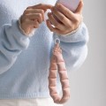 ringke-holder-and-puffer-hand-floral-pink-04.jpg
