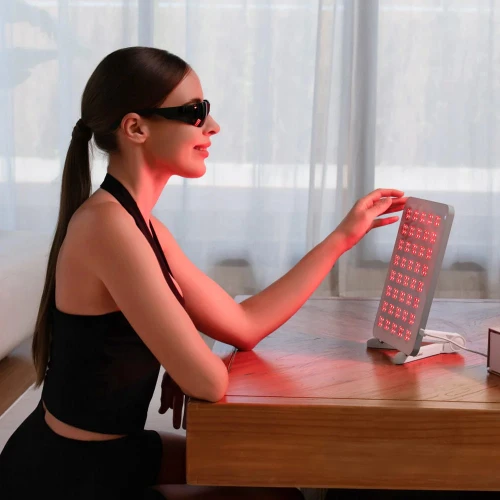 nanoleaf-red-light-therapy-panel-white-03.jpg