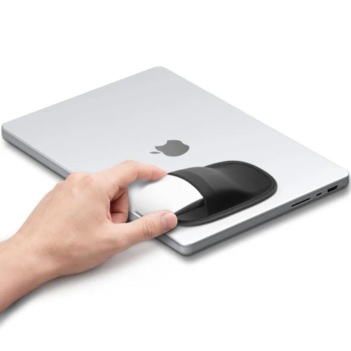 spigen-ld-220-mouse-sleeve-black-02.jpg