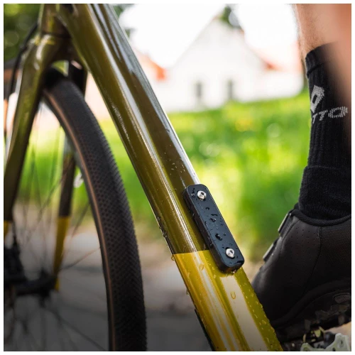 fixed-tag-bikee-with-find-my-support-black-07.jpg