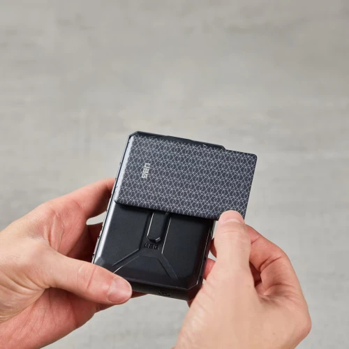 uag-metropolis-wallet-porfel-z-podstawką-black-13.jpg
