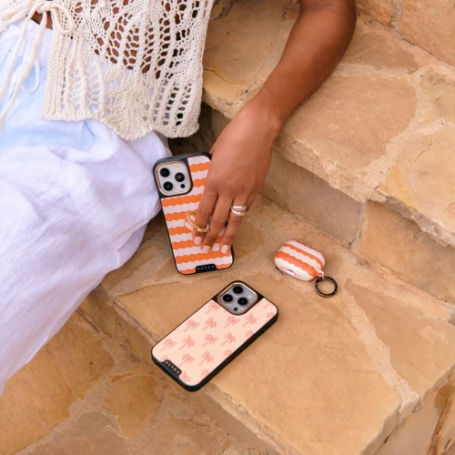 burga-airpods-pro-3-papaya-05.jpg