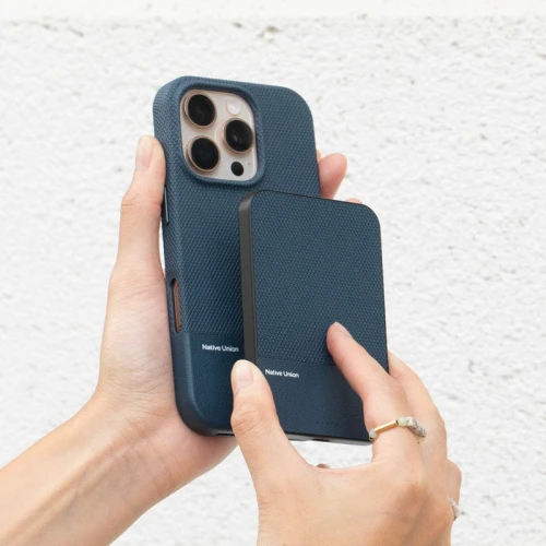 native-union-reclassic-powerbank-5000mah-navy-06.jpg