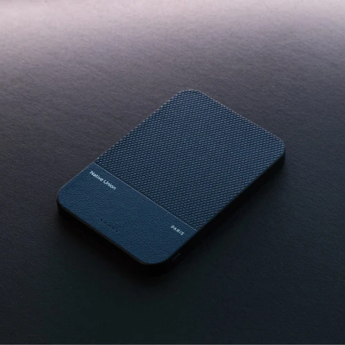 native-union-reclassic-powerbank-5000mah-navy-07.jpg