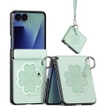 Etui ze smyczką Dux Ducis Luvy do Galaxy Z Flip8, zielone z koniczyną (2/7)