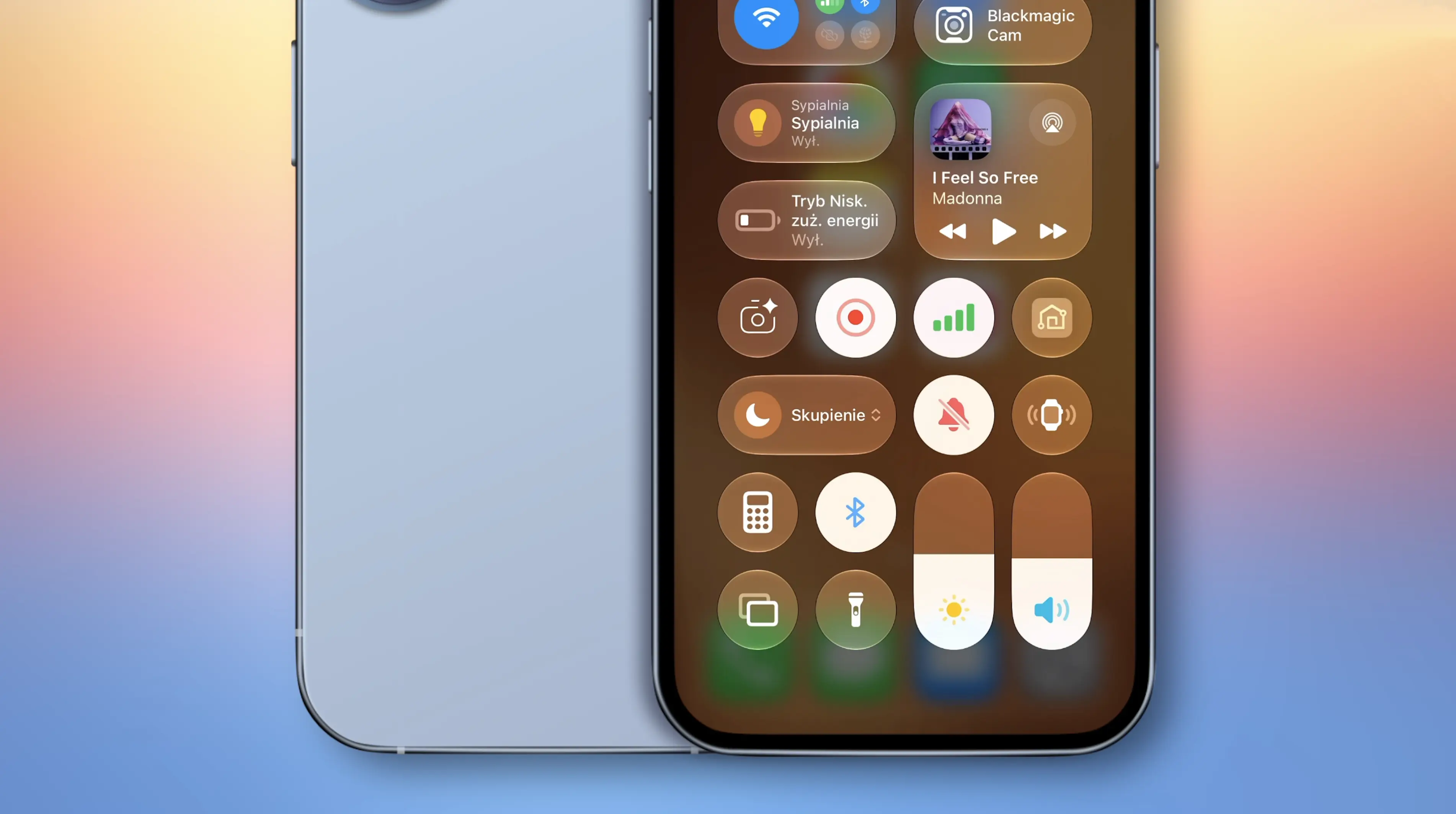 Ekran iPhone'a z widocznym centrum sterowania.