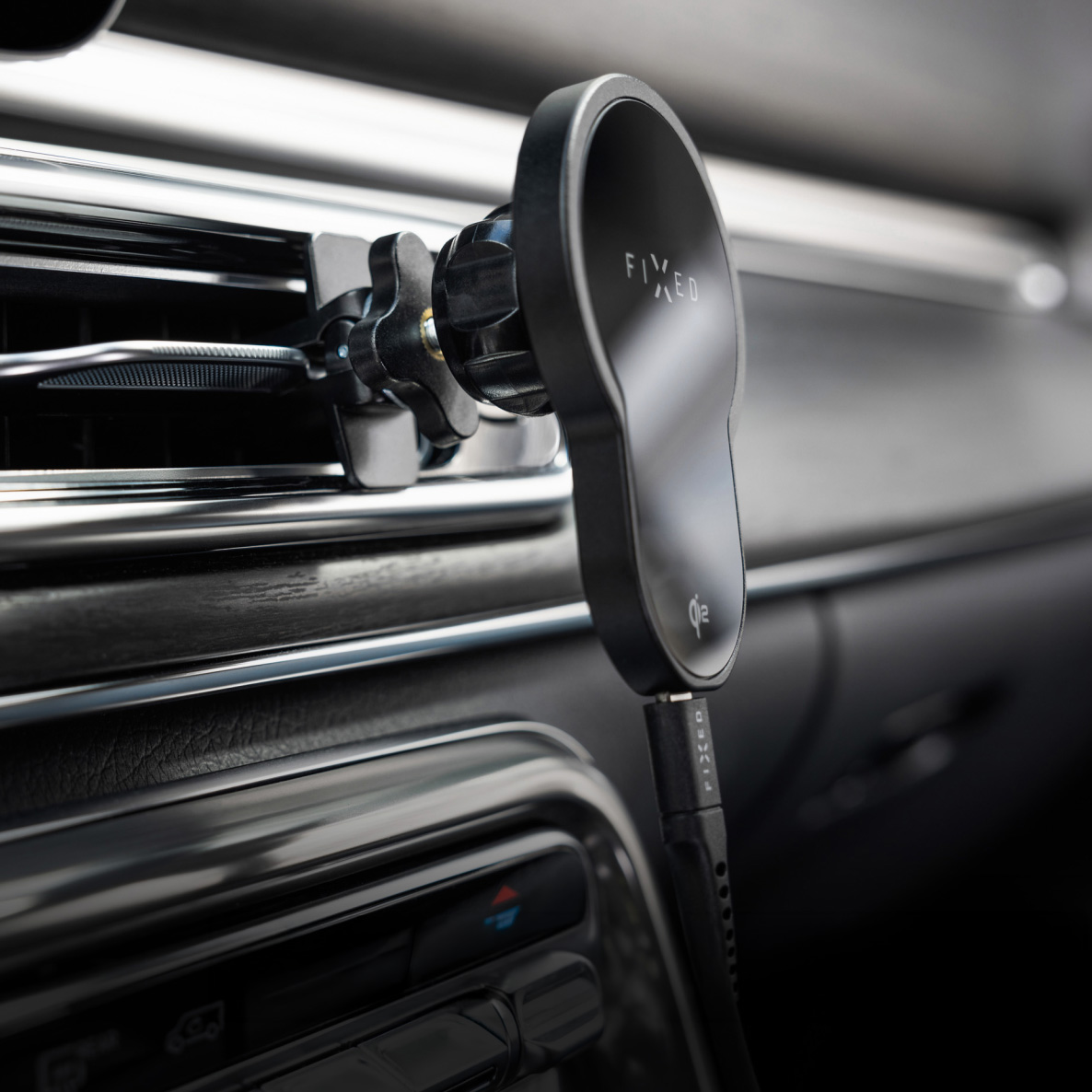 Fixed MagClick 2 MagSafe- magnetyczny uchwyt samochodowy z ładowaniem bezprzewodowym do nawiewu, czarny