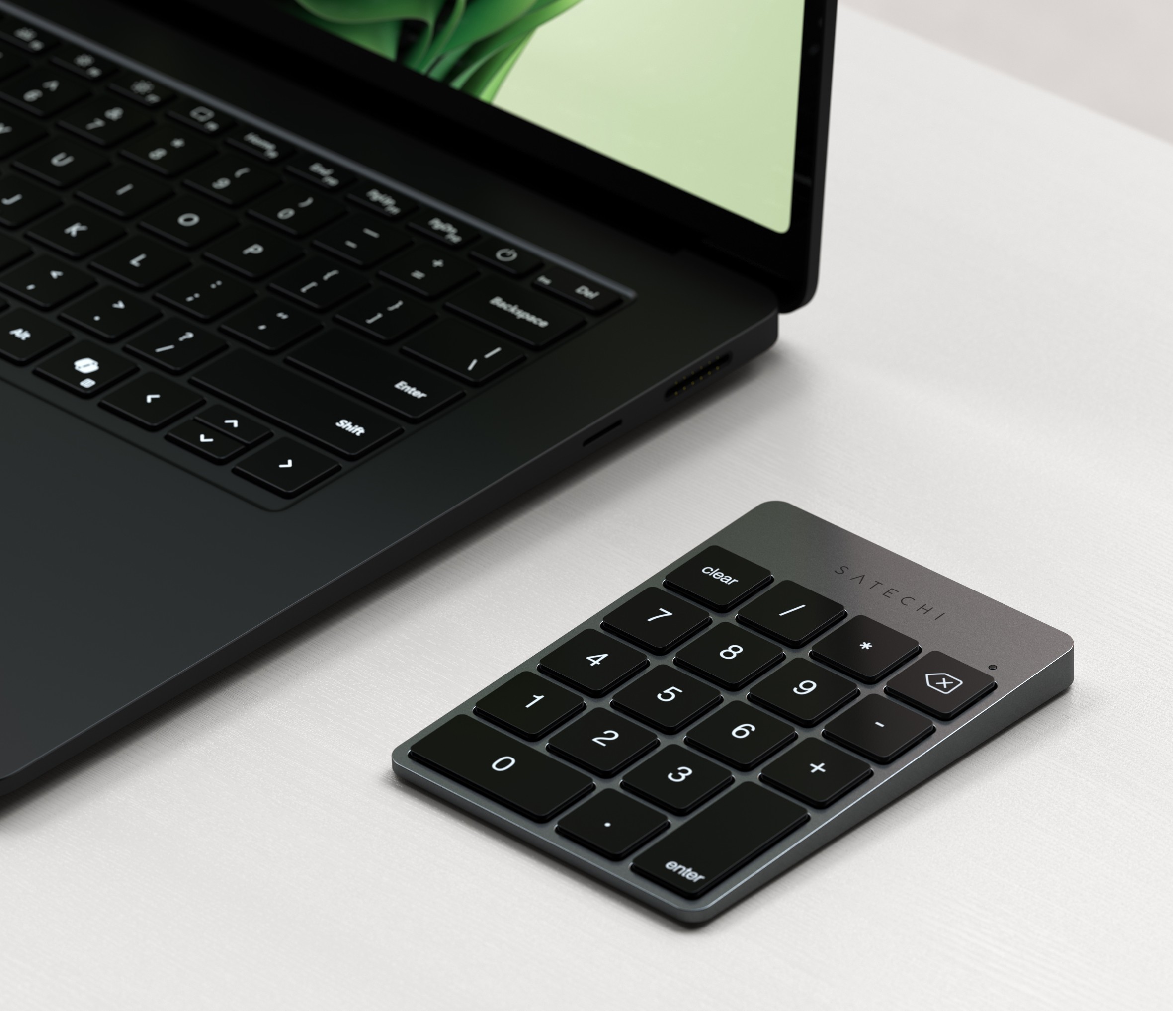 Klawiatura numeryczna Satechi Slim Wireless Keypad, aluminiowa, bluetooth, bezprzewodowa, szara, cicha, antypoślizgowa, markowa, premium, płaska, wygodna, niski profil klawiszy, USB-C, do macbooka, niezawodna
