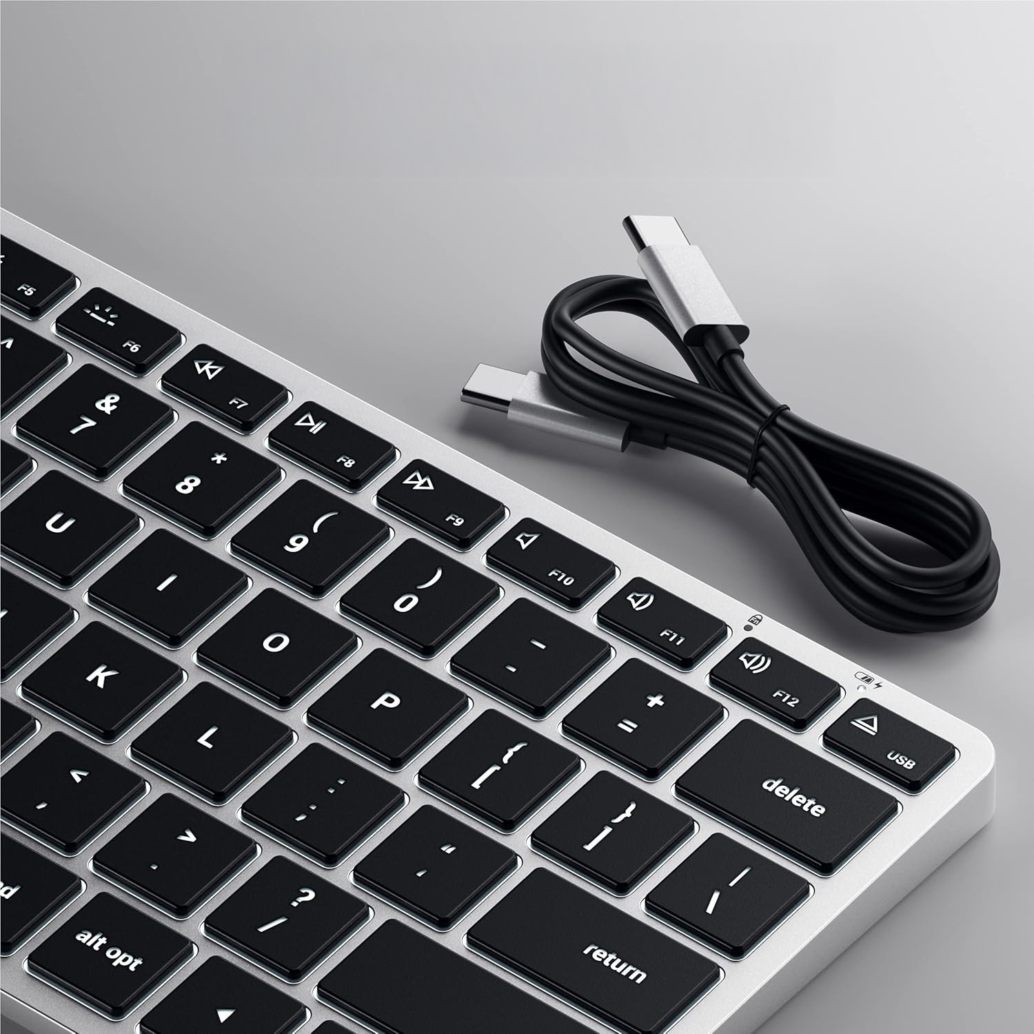 Klawiatura membranowa, bluetooth, USB-C, aluminiowa, srebrna, do trzech urządzeń, płaska, markowa, premium, cicha, wygodna, qwerty, z podświetleniem, niski profil klawiszy, bezprzewodowa, antypoślizgowa, do macbooka, niezawodna