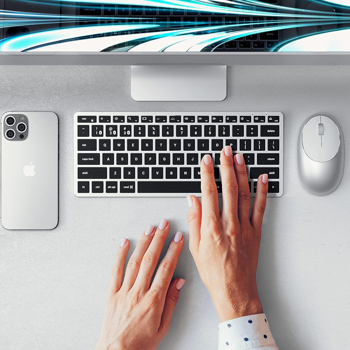 Klawiatura membranowa, bluetooth, USB-C, aluminiowa, srebrna, do trzech urządzeń, płaska, markowa, premium, cicha, wygodna, qwerty, z podświetleniem, niski profil klawiszy, bezprzewodowa, antypoślizgowa, do macbooka, niezawodna