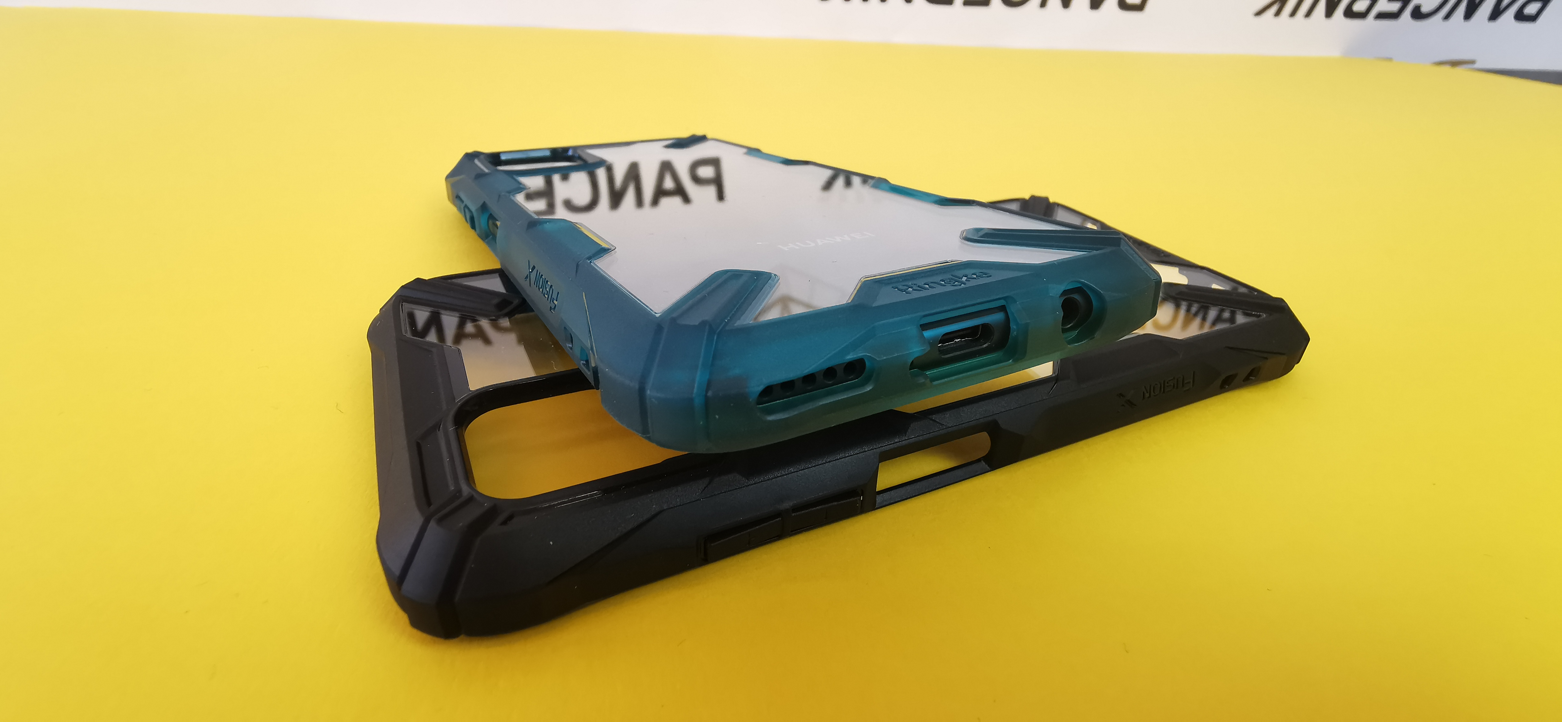 Etui marki Rearth z serii Ringke Fusion X dla Huawei P40 Lite